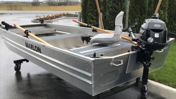 View of the transom and 2 handles